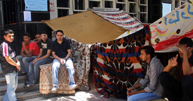 4 وقفات احتجاجية تصيب شارع مجلس الوزراء  بالشلل