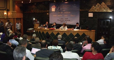 مشادة كلامية تنهى ندوة "مستقبل الإعلام بالأهرام