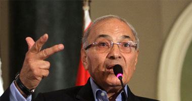 أحمد شفيق: ما يدور الآن ثورة كاملة لإزالة النظام وستحقق أهدافها