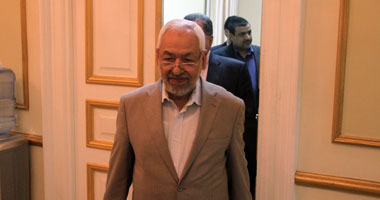 "الغنوشى بوجهين".. رئيس النهضة يتنصل من تنظيم الإخوان ويلتقى قياداته بالخارج
