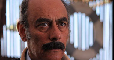 بالصور..أحمد بدير يواصل عداوته لنور الشريف فى "عرفة البحر"