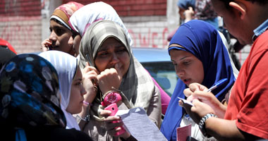حزن وبكاء وإغماءات الطالبات لصعوبة الميكانيكا بكفر الشيخ