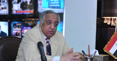 "مرسى" يطالب وزير الداخلية ومديرى الأمن بضرورة تحقيق الأمن فى أول 100 يوم.. وناقشوا كيفية عودة الإحساس للمواطنين بالتواجد الشرطى وإيجاد حلول لأزمة المرور.. ومطالب بتشريعات مغلظة لجرائم السطو المسلح