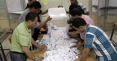 اللجان العامة فصلت فى 50 طعنا من شفيق ومرسى على نتائج اللجان الفرعية..ونسبة التصويت تصل إلى 42.02% خلال جولة الإعادة.. واللجنة الرئاسية تتلقى نتائج 25 محافظة بينها القاهرة والجيزة
