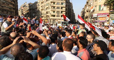"شباب التحرير" تطالب مرسى وشفيق بالتوقف عن إعلان النتائج 