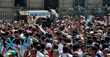 متظاهرو القضاء العالى يعتدون على مصور قناة الأقصى الفلسطينية