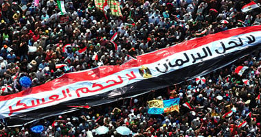 مسيرة أعضاء هيئة التدريس تصل ميدان التحرير