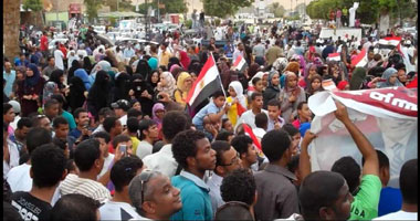 واشنطن بوست: بعد فوز مرسى.. مصر نجت من السقوط فى الفوضى.. ومستقبل البلاد يعتمد على إيجاد أرض مشتركة بين الإخوان و"العسكرى".. وعلى الولايات المتحدة الضغط على القادة العسكريين لتسليم كامل للسلطة 
