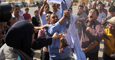 بيان لأهالى الشهداء يصف شفيق بمهندس موقعة الجمل 
