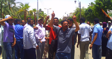 أهالى قرية بالمنوفية يقطعون الطريق للمطالبة بإنشاء مدرسة ثانوى