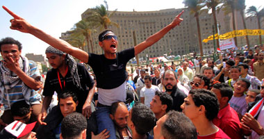 تزايد أعداد المتظاهرين الوافدين على ميدان التحرير