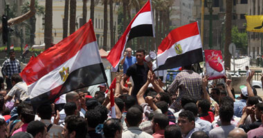 شوية أمل.. «بكرة أحلى من النهاردة» و«اللى جاى أجمل م اللى فات».. أسلحة المصريين لمواجهة التشاؤم.. ودعوات إلى التركيز على قضايا الشباب والزراعة والصناعة والسياحة بعيداً عن صراعات «التحرير»