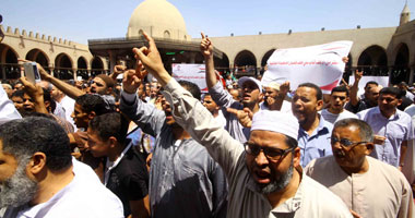 تظاهرات "نصرة سوريا" بعمرو بن العاص تطالب بدعم مرسى..المصلون هتفوا:"الشعب يريد تطبيق شرع الله" ووقعوا لـ"تجرد"..العريفى يطالب بالجهاد فى سوريا ويؤكد: لو تمكن "الصفويون" من الشام فالدور علينا