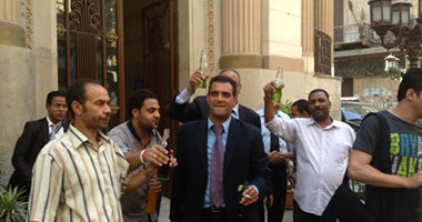 العاملون بإدارة البورصة يحتفلون برئيسها الجديد