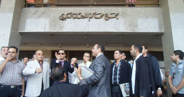 كردون أمنى بمحيط مجمع محاكم المحلة بعد العثور على قنبلة