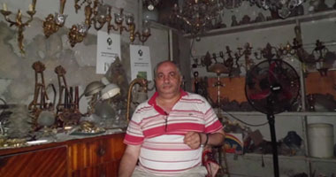 عم عوض أقدم أسطى "نجف" فى مصر.. وبضاعته فى قصر عابدين