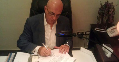 بالصور.. "اليوم السابع" ينشر خطاب رئيس اتحاد كتاب مصر إلى سكرتير عام الأمم المتحدة.. "سلماوى" يطالب المنظمة العالمية بتحمل مسئوليتها إزاء شعب مصر وحقه فى أن يختار حكامه