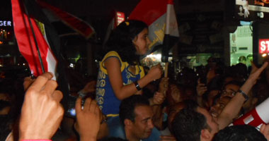 متظاهرو الاتحادية يؤدون صلاة الغائب على شهداء الثورة