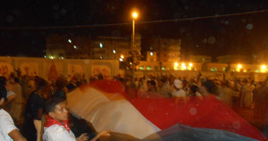 بالصور.. تزايد أعداد المتظاهرين المعارضين بكوم أمبو