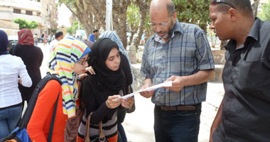 طلبة الثانوية العامة ينهون امتحانى الأحياء والفلسفة والمنطق ويؤكدون سهولتهما