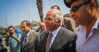 محافظ القاهرة يتابع استئناف إزالة العقارات المخالفة أمام القصر الجمهورى