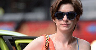 آن هاثاواى تتعاقد على "The Burning Woman"