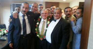 موظفو السياحة يستقبلون زعزوع بالمزمار البلدى