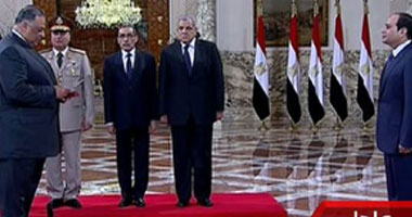 إبراهيم الهنيدى يؤدى اليمين الدستورية وزيرا للعدالة الانتقالية 