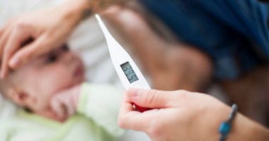 ما تكبرش دماغك لو ابنك سخن.. 4 خطوات لخفض درجة الحرارة وتجنب المضاعفات