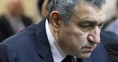 5 خطايا بعد الثورة تسببت فى أزمات الاقتصاد المصرى.. الاستجابة للمطالب الفئوية.. هروب المستثمرين.. والتوسع فى الاستيراد والدولرة وضرب السياحة أهمها