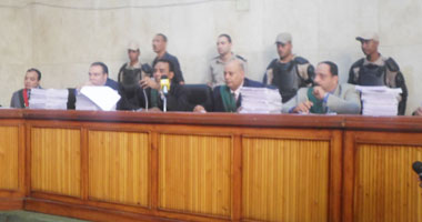 إحالة شيكات منسوبة للمطرب اكمل لمصلحة الخبراء 
