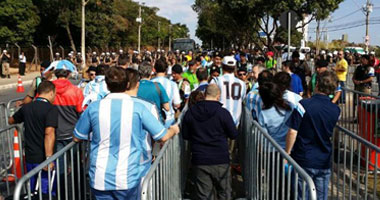 منع مشجعين أرجنتينيين يحملون تذاكر مزورة من دخول الاستاد 