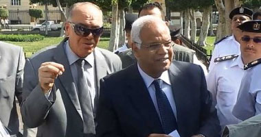 وزيرا النقل والتعاون الدولى يصلان مطار أبوسمبل لافتتاح منفذ آرقين الحدودى