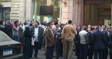 اليوم.. استمرار مظاهرات موظفى البنك الأهلى للمطالبة بترقياتهم