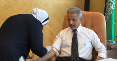 سفير السعودية بالقاهرة يشارك فى اليوم العالمى للتبرع بالدم
