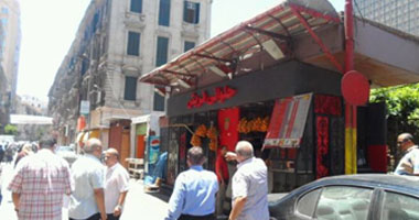حى البساتين يزيل"كشك" لبيع المخدرات وممارسة أعمال منافية للآداب بمساكن الكندى 