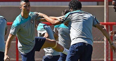 بالصور.. رونالدو يتراجع عن "تسريحة السرطان"