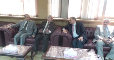 بالصور.. وزير التعليم العالى يصل إلى محافظة الغريبة