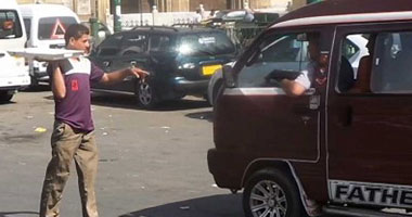 "الشحاتين" فى مصر على طريقة "ارحموا عزيز قوم ذل".. يستترون خلف الأعمال التافهة ليفاجئوك بعقد فل أو مناديل أو ورقة أذكار.. واللى بيمسحوا العربيات والمبخراتية الأكثر إلحاحا