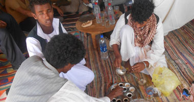 "السلات" و"الجابورى" و"العصيدة" أكلات مفضلة لأهالى حلايب وشلاتين فى رمضان.. الأولى تطهى على أحجار البازلت.. والثانية تتكون من الماء والدقيق والثالثة تستخدم أثناء الترحال فى الصحراء لسرعة تحضيرها