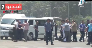 حتى لا ننسى.. حين سقطت شعارات السلمية تحت أقدام عناصر الإرهاب.. "الإخوان الإرهابية" تشعل نار الفتنة أمام الاتحادية.. ميليشيات الجماعة تعتدي على المتظاهرين وتكشف الوجه الحقيقي للميليشيات عندما تصل للحكم