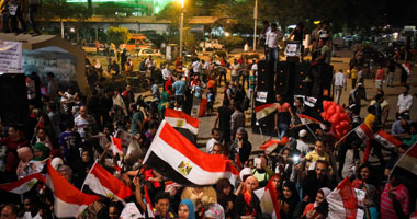 أهالى أرض اللواء يطوفون الشوارع بالسيارات احتفالا بفوز السيسى