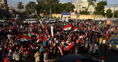 المواطنون يحتفلون بفوز السيسى برئاسة الجمهورية أمام قصر الاتحادية