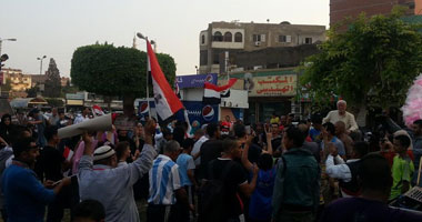 أهالى المنصورة يحتشدون بالميادين للاحتفال بتنصيب السيسى