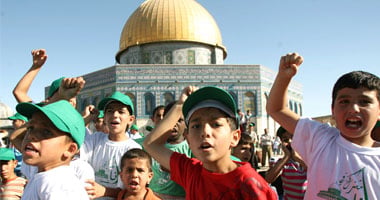 آلاف الأطفال أمام قبة الصخرة فى يومهم العالمى