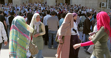 الفتيات تتحدين الشباب أمام "القومى للشباب"