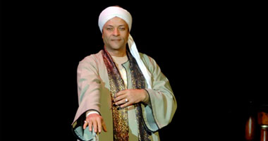 هشام عبد الله يقرأ "مش بين السما والأرض" 