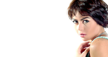 لقاء تعتذر عن "أنا والحبيب" لظروف صحية