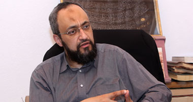 الحفيد الأوسط لحسن البنا : أنا ممنوع من دخول مصر  والنظام يمنعنى من زيارة قبر والدى