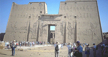 تدشين مشروع الصوت والضوء بمعبد حورس بإدفو